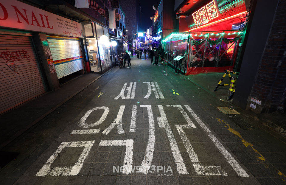 서울 용산구 이태원 음식거리가 비교적 한산한 모습ⓒ뉴시스