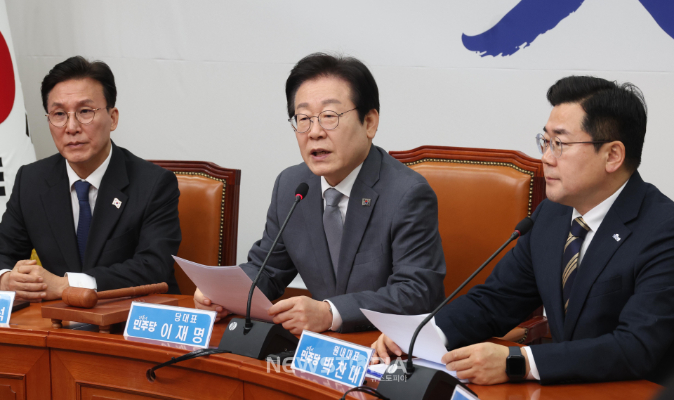 이재명 더불어민주당 대표가 31일 오전 서울 여의도 국회에서 열린 최고위원회의에서 발언을 하고 있다.ⓒ뉴시스