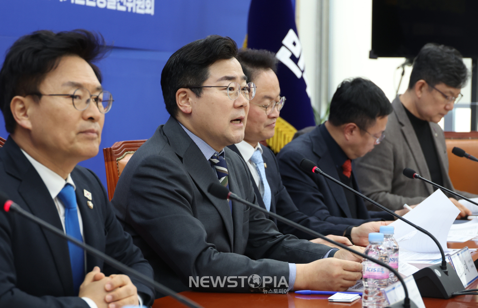 박찬대 더불어민주당 원내대표가 18일 서울 여의도 국회에서 열린 제5차 민생경제회복단 추경예산 간담회에서 발언하고 있다.ⓒ뉴시스