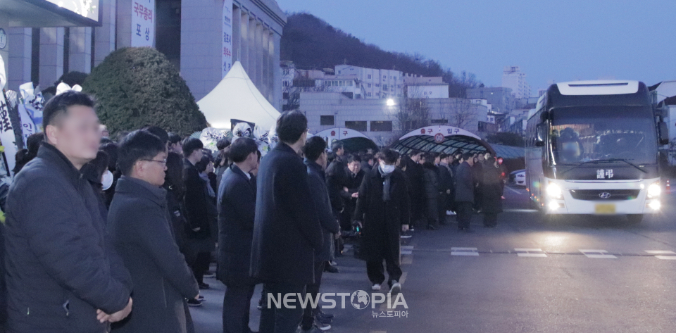 악성 민원에 시달리다 숨진 김포시 30대 공무원의 노제 모습. (사진=김포시 제공)