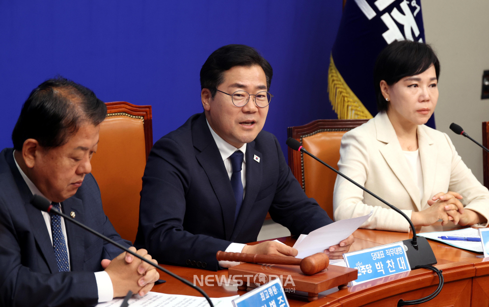 박찬대 더불어민주당 당대표 직무대행 겸 원내대표가 9일 오전 서울 여의도 국회에서 열린 최고위원회의에서 발언을 하고 있다. ⓒ뉴시스