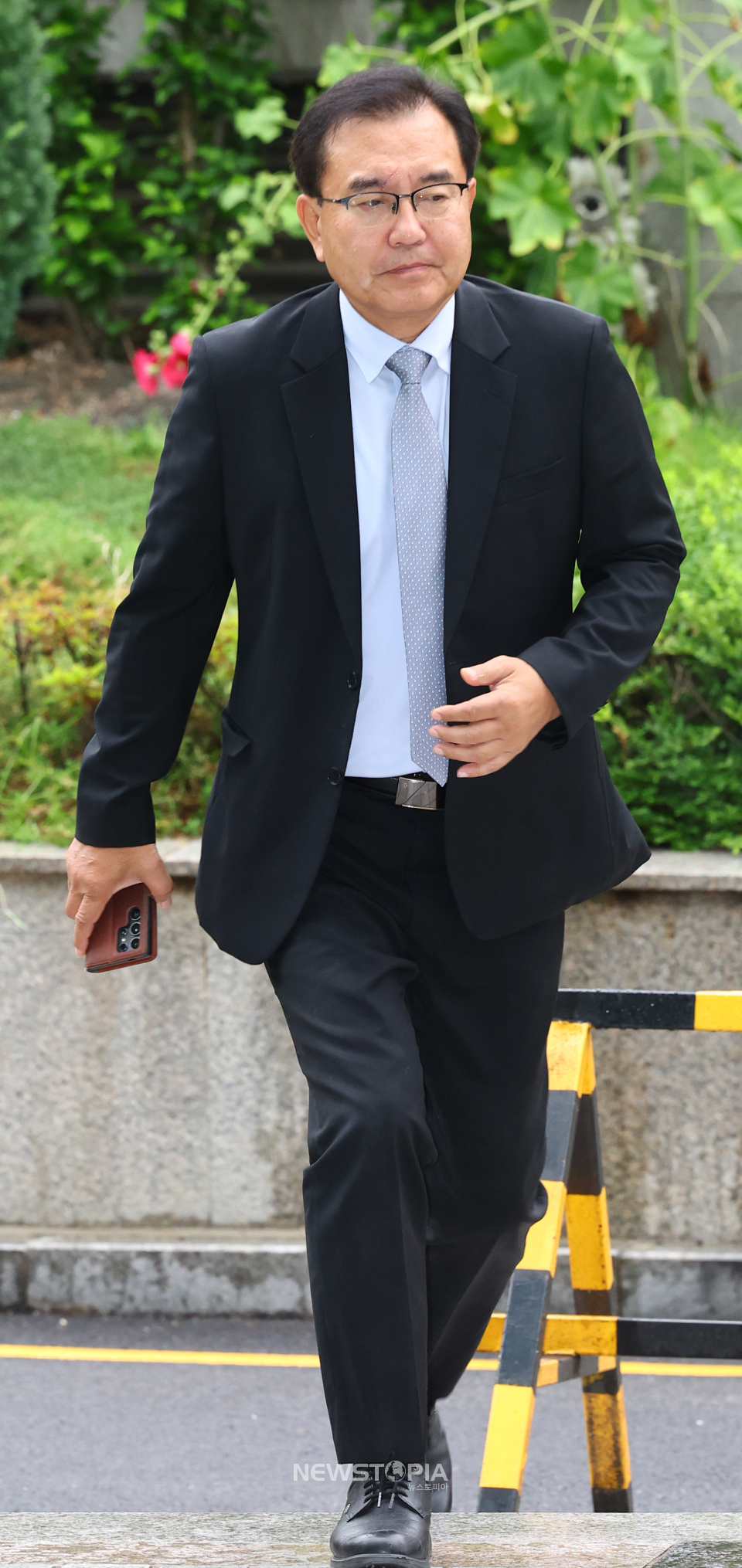채상병 순직사건 외압 의혹을 수사하는 이명현 특별검사가 25일 오전 서울 서초구 서초동 사무실로 출근하고 있다.ⓒ뉴시스